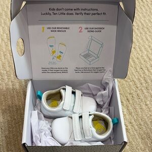 New in box ten Little White Baby Walker Sneakers
